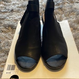 Good Condition Size 9 Sandal